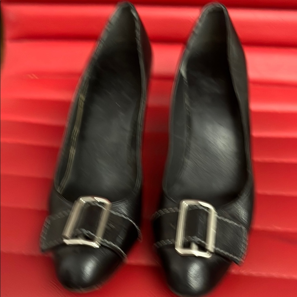 Elegant Black Leather Heels with Glossy Finish